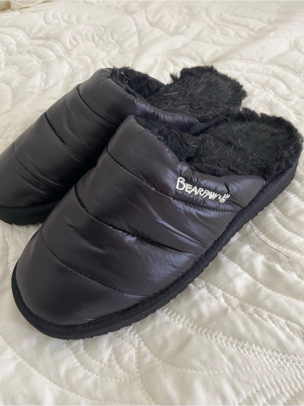 Bearpaw Women's Black Quilted Faux-Fur Slip-On Slippers size 7